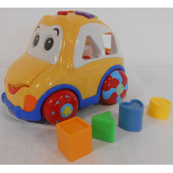 Voiture avec cubes de formes