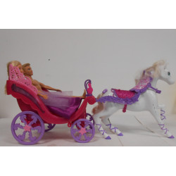 Barbie et ken dans Carosse